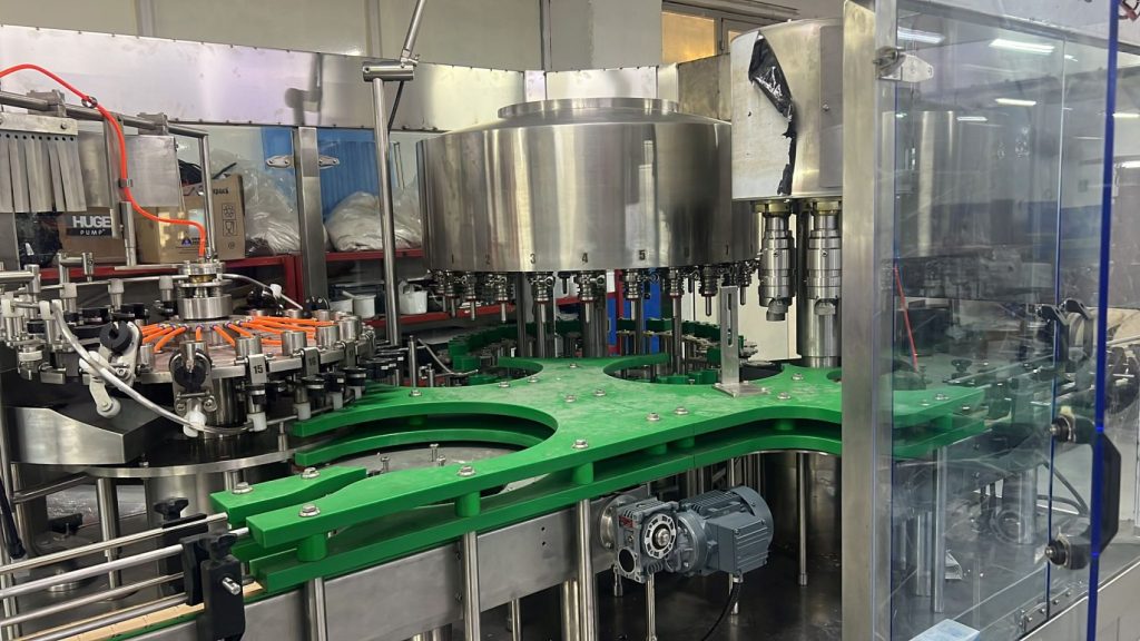 Filling Machine for Juice with Basil, Productivity of 8000 pieces per hour